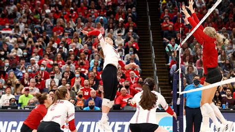 wisconsin volleyball.team nude|Wisconsin Volleyball Teams Nude Locker Room Photos: Social。